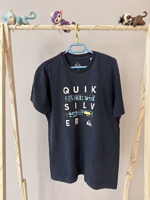 TAM M. QuickSilver. Blusa em malha preta estampa letras QuickSilver.