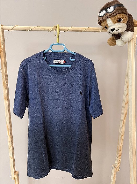 TAM 12. Reserva. Blusa de malha azul em degradê.