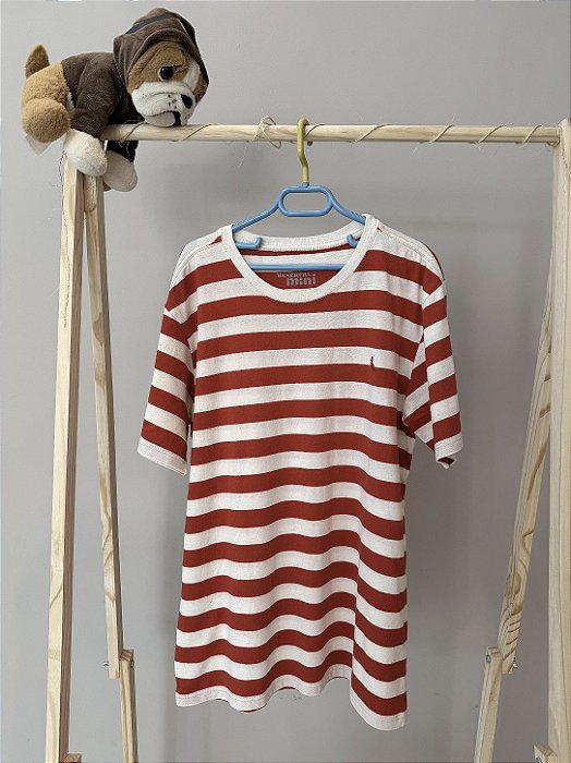 TAM 14. Reserva. Blusa básica com listras brancas e vermelhas