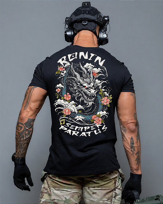 Camiseta Semper Paratus Ronin Apparel Preta com Estampa nas Costas