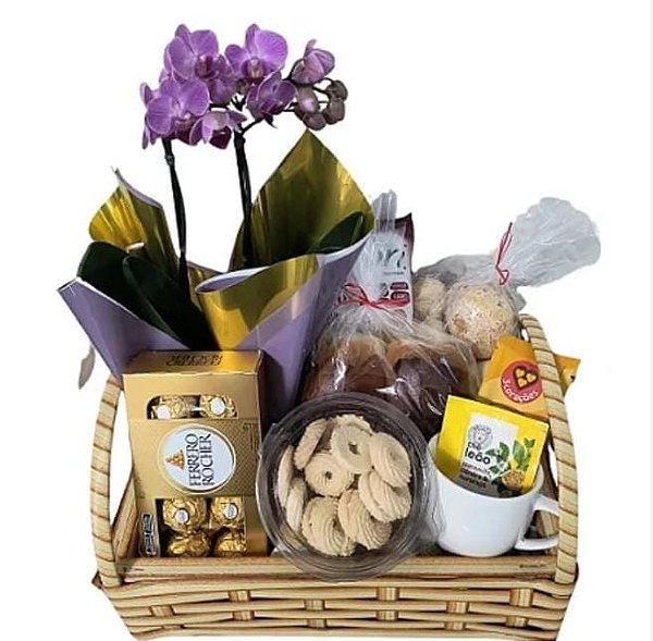 Café Orquídea na bandeja