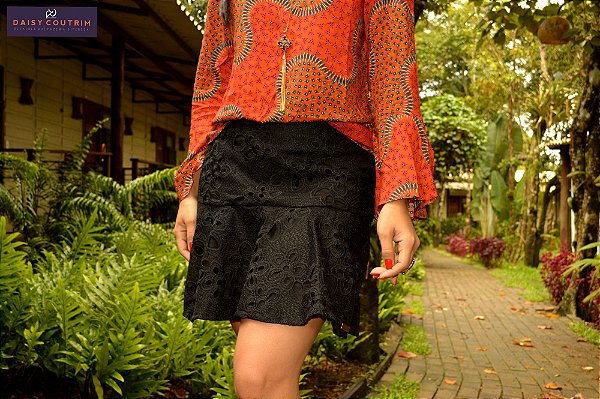 Saia de Alfaiataria Feminina Social Peplum em Renda Forrada com Linho