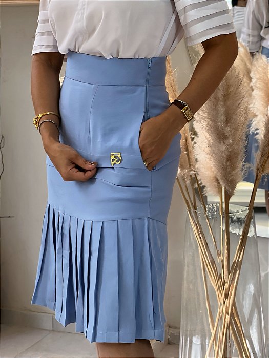 Saia Alfaiataria Azul Céu Midi Cintura Alta com Bolsos e Babados de Pregas
