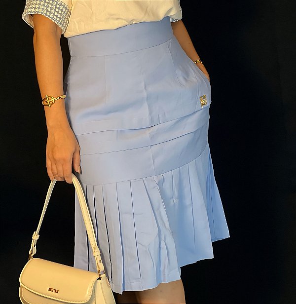 Saia Alfaiataria Azul Céu Midi Cintura Alta com Bolsos e Babados de Pregas