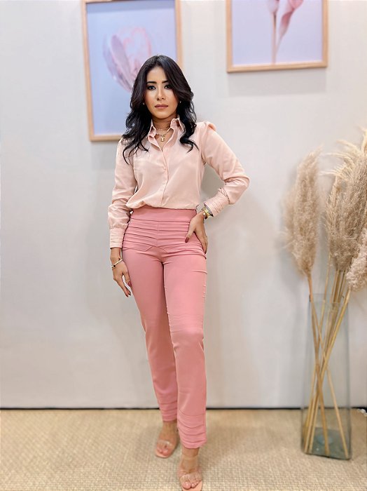 Calça Alfaiataria Rosê Reta com Nervuras Horizontais no Quadril e Bolsos