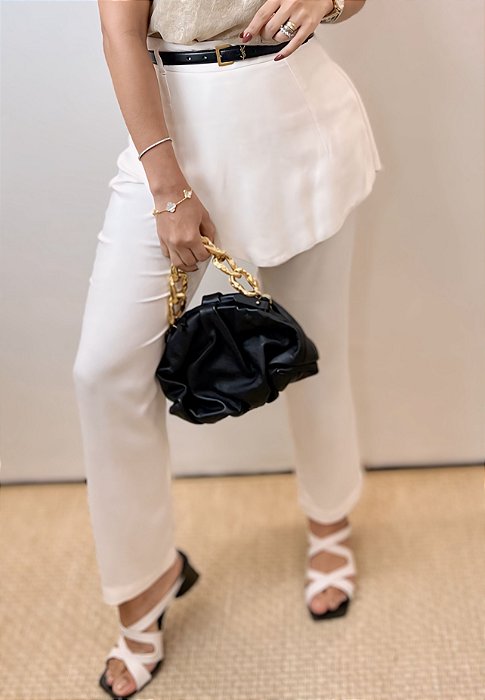 Calça Viscocrepe Off-White Reta com Cintura Média com Passante e Sobreposição Assimétrica