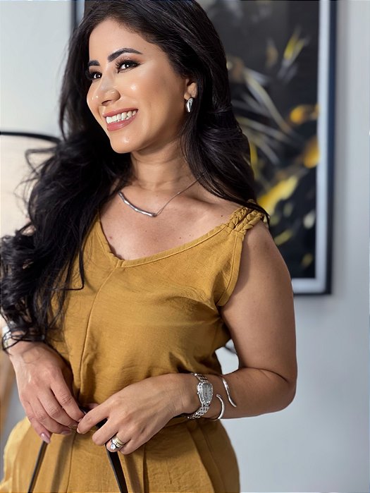 Blusa Crepe Caramelo Alças com Tranças Manuais Tecido com Caimento e Maciez