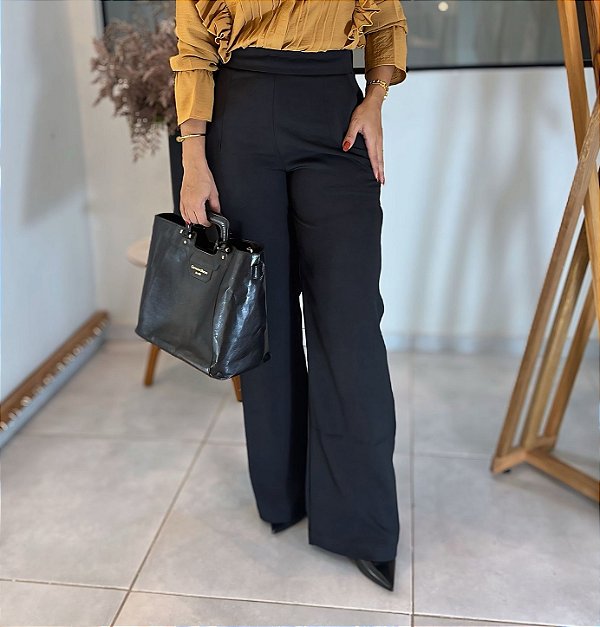 Calça Alfaiataria Preta Pantalona com Bolsos Frontais e Bolsos Traseiros com Nervuras e Elástico no Cós Atrás