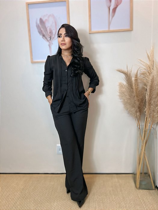 Calça Alfaiataria Preta Pantalona com Bolsos Frontais e Bolsos Traseiros com Nervuras e Elástico no Cós Atrás
