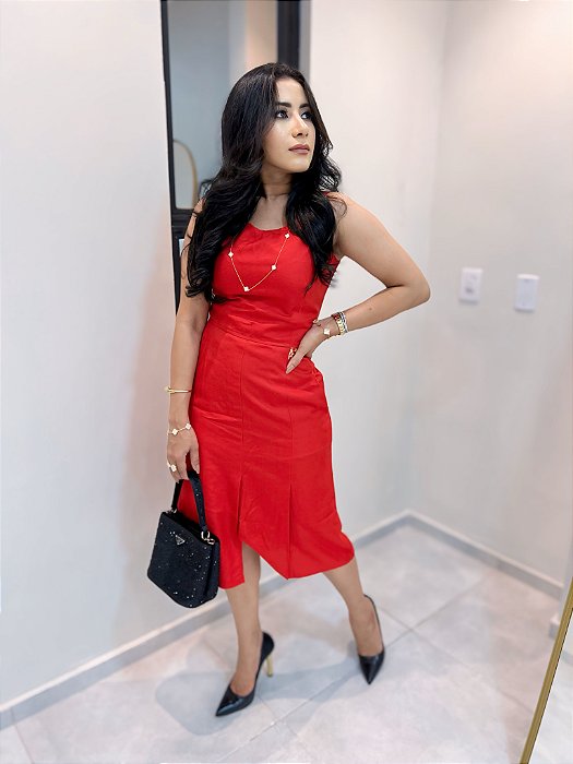 Vestido Linho Vermelho Midi Cem Por Cento Linho com Pregas e Assimetria na Saia Bolsos e Decote Levemente em V