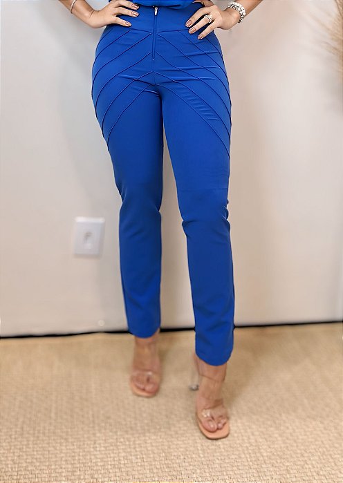 Calça Alfaiataria Azul Royal Reta com Nervuras Finas nos Bolsos Traseiros e Frontais