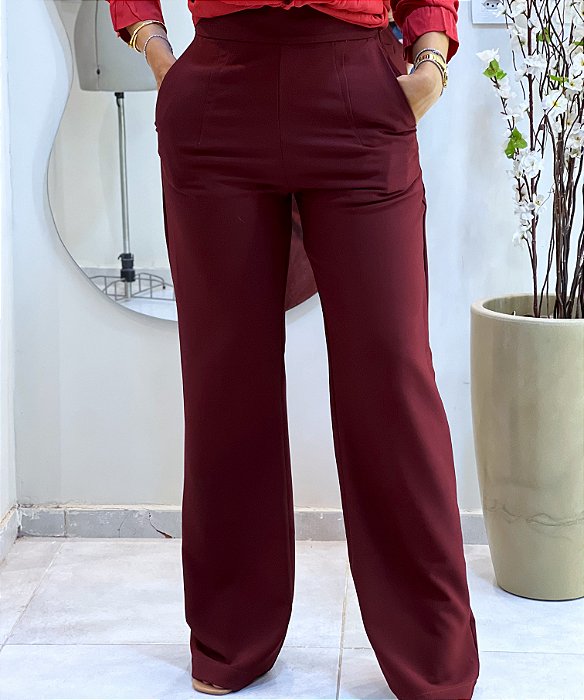 Calça Alfaiataria Vinho com Bolsos Frontais e Bolsos Traseiros com Nervuras e Elástico no Cós Atrás