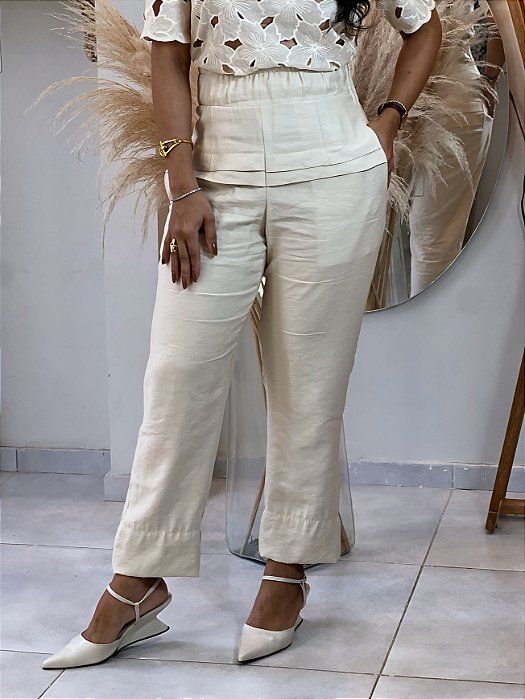 Calça Visco Trench Natural Reta com Elástico Grosso no Cós e Nervuras na Frente Quadril e Bolsos Traseiros