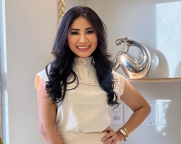 Blusa Visco Trench Natural com Gola Alta e Botões no Colo