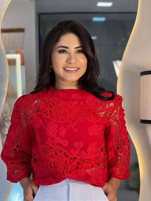 Blusa Shifon Bordado Vermelha Renda Manga Evasê Cropped Gola Barca
