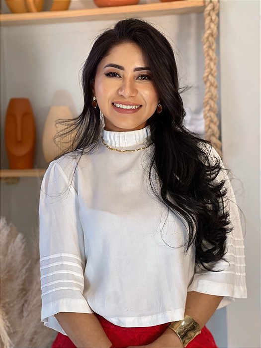 Blusa Viscose Encorpada Branca Off White Mangas 3/4 com Nervuras Finas na Gola e Mangas Fendas Laterais