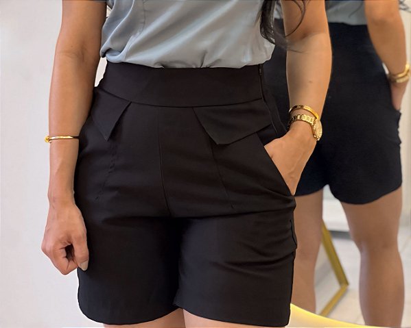 Short Visco Trench Preto Com Bolsos Verdugos E Elástico Atrás
