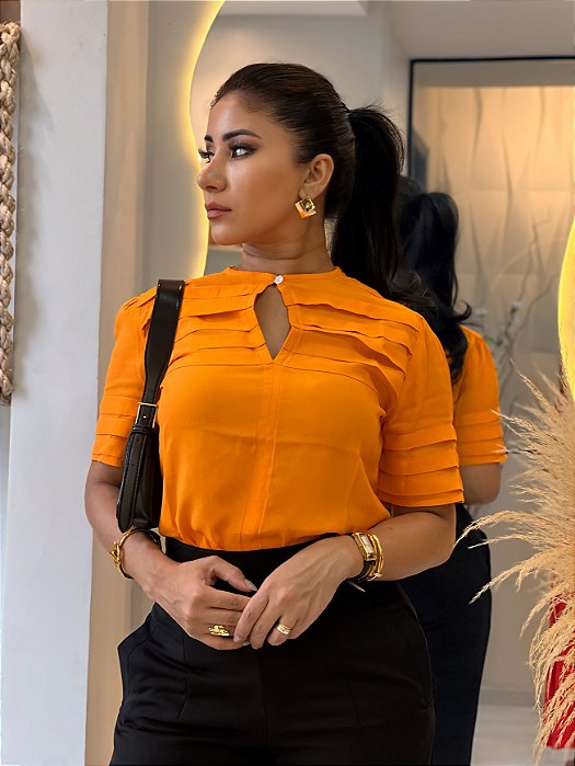 Blusa Viscocrepe  Laranja Com Mangas Média E Nervuras Largas No Colo