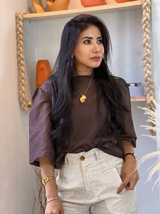 Blusa Rami Marrom Café Gola Barca E Manga Evasê