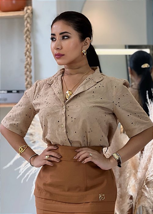 Camisa Lese Camurça/Cáqui Com Botões Frontal E Gola Padre