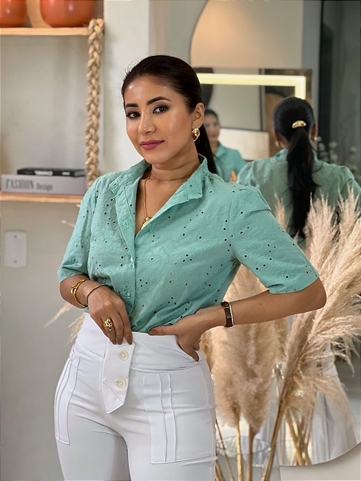 Camisa Lese Verde Menta Com Botões Frontal E Gola Padre