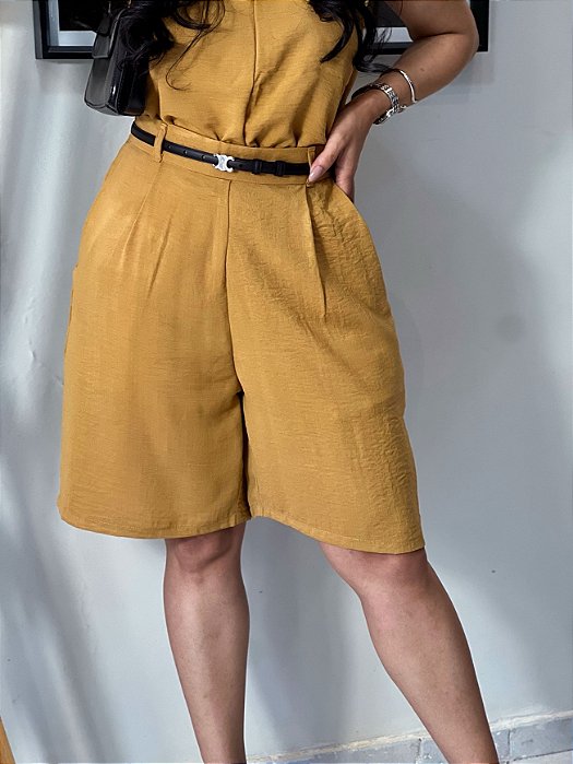 Bermuda Crepe Caramelo Cintura Alta, Bolsos Frente E Verdugo Atrás, Comprimento No Joelho, Cós Alto E
