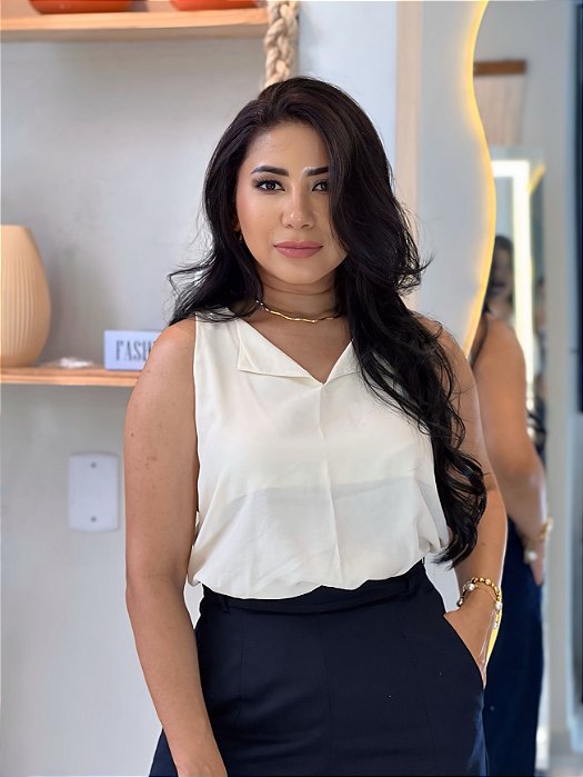 Blusa Viscose Off White Cavada Com Leve Decote V