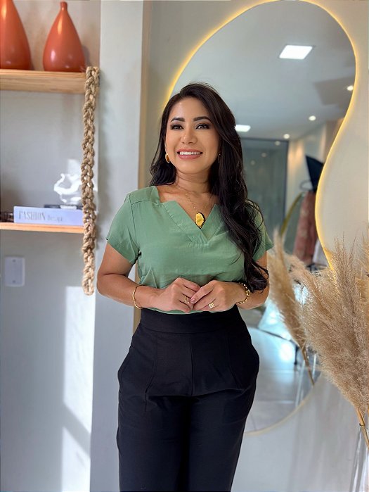 Blusa Viscose Verde Menta Com Decote V Assimétrico E Mangas