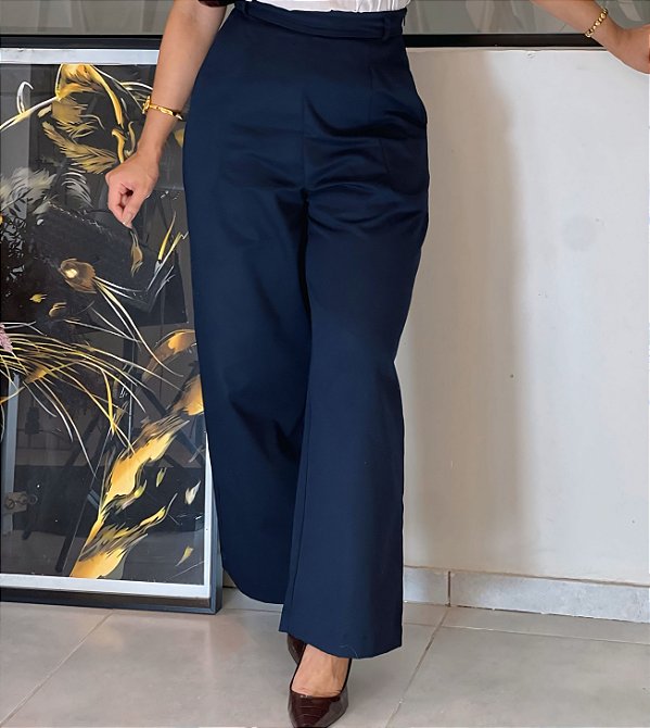 Calça Brim Algodão Azul Noite Pantalona Evasê Com Passantes E Bolsos Frente