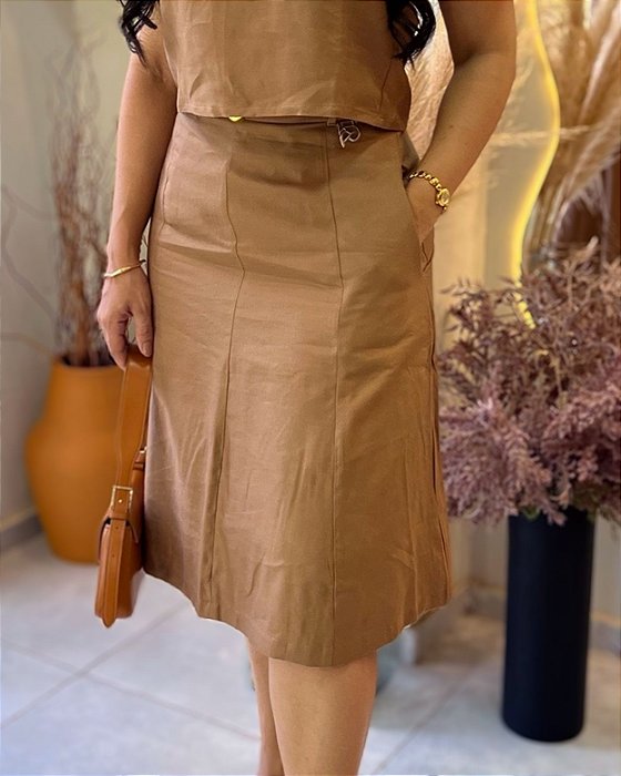 Saia Linho Rosa Chá Evasê Com Recortes, Cintura Alta, Passantes E Bolsos Frontais