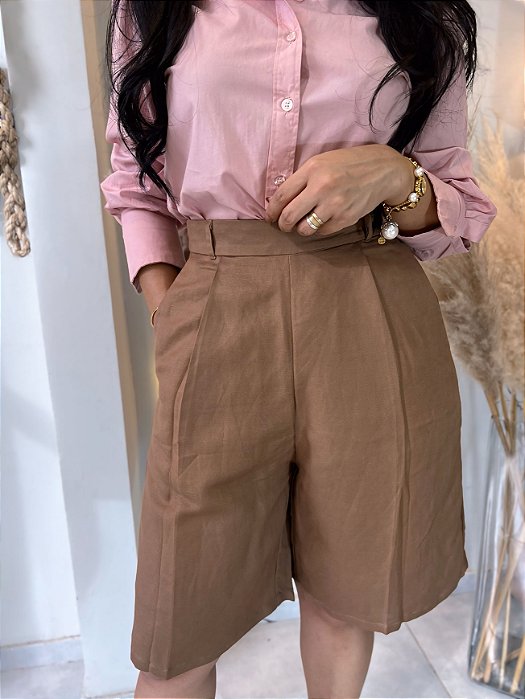 Bermuda Linho Rosa Chá Cintura Alta, Bolsos Frente E Verdugo Atrás, Comprimento No Joelho, Cós Alto E