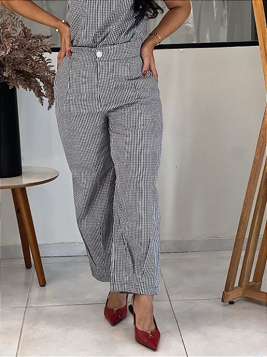 Calça Tricoline Listras Azul Marinho Reta Com Bolsos, Fecho Frontal e Pregas Na Barra