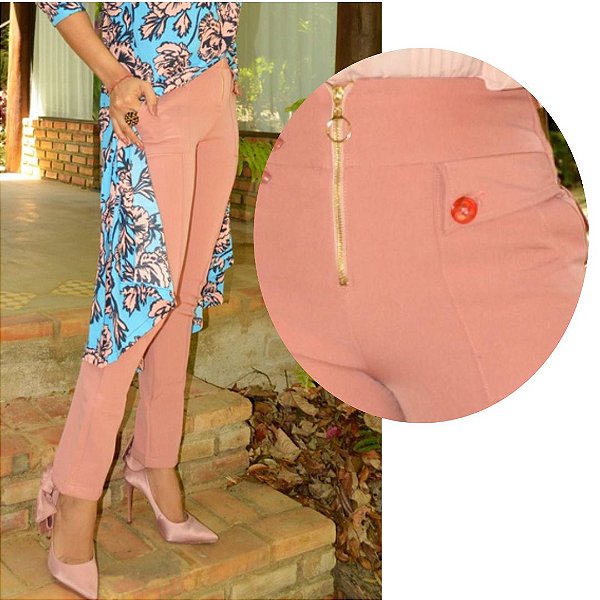 Calça Alfaiataria Goiaba Reta Nervuras nos Bolsos com Lapela Traseiros e Linha de Nervura Frontal