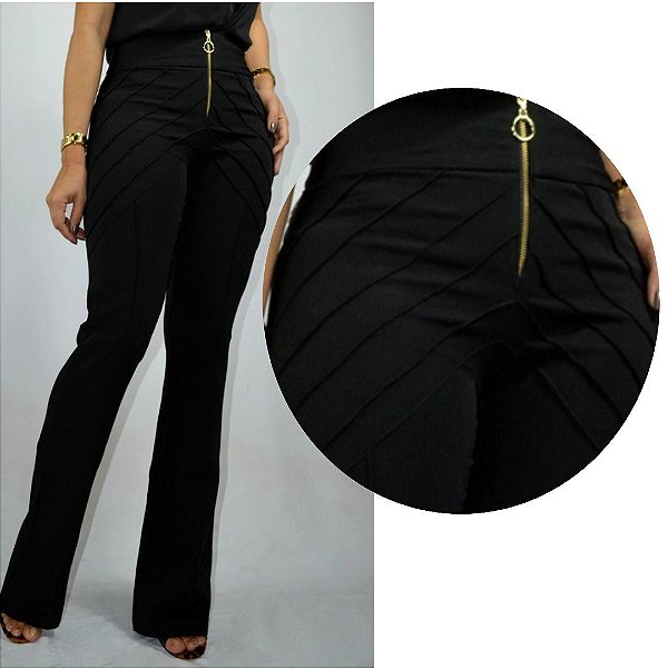Calça Alfaiataria Preta Flare com Nervuras Finas nos Bolsos Traseiros e Nervuras Frontais