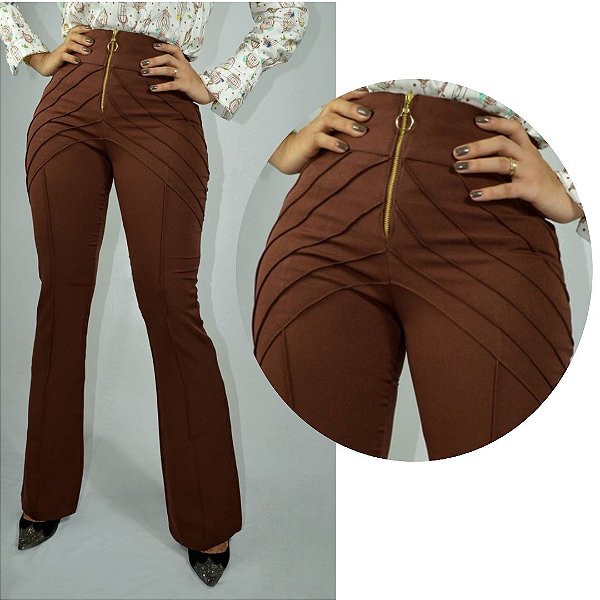 Calça Alfaiataria Marron Flare com Nervuras Finas nos Bolsos Traseiros e Nervuras Frontais
