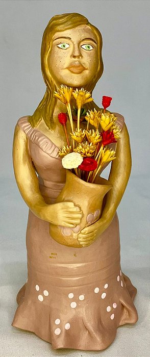 ESCULTURA MOÇA COM VASO DE FLORES