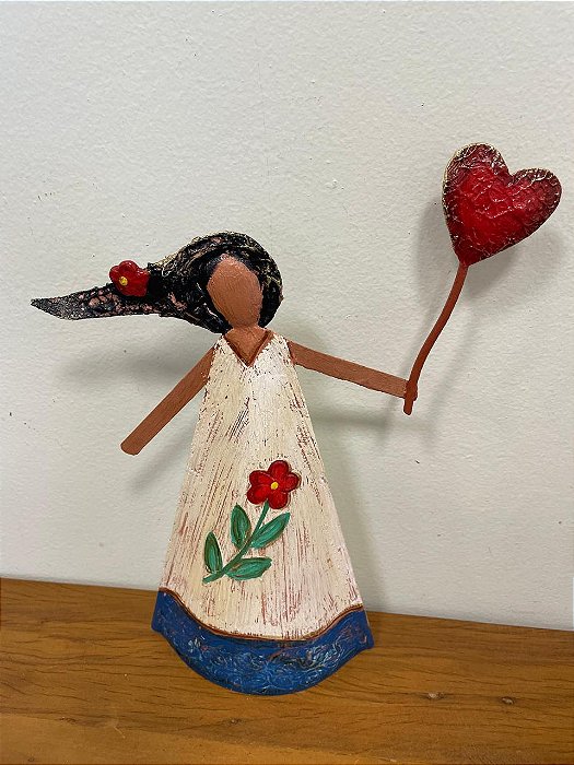 Boneca com balão de metal