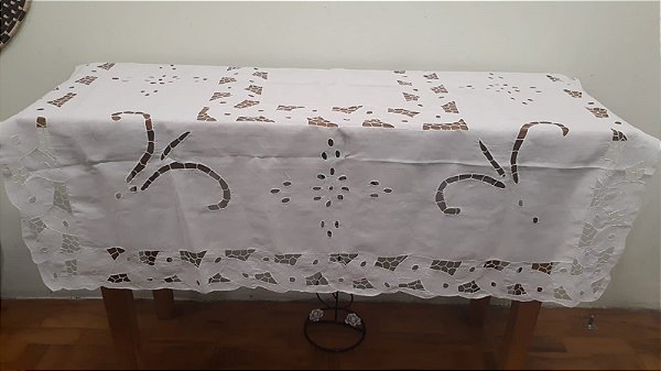 Toalha de mesa Bordada 1,30x 1,30-PE