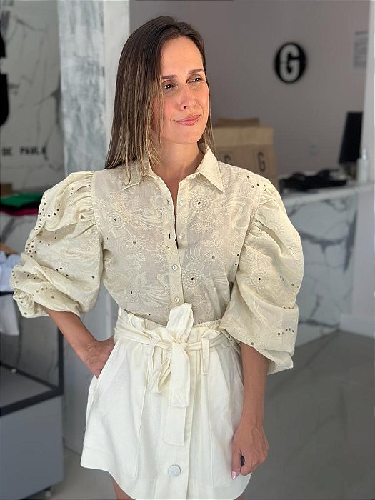 Camisa Feminina Princesa Laise Bordada Manga Bufante Bege