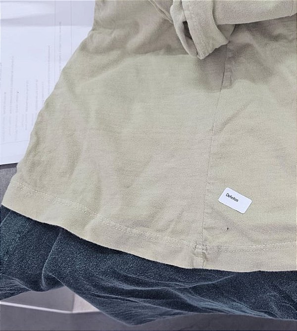 Defeitos - Camiseta-Oversized-Gola V-Regata-Polo