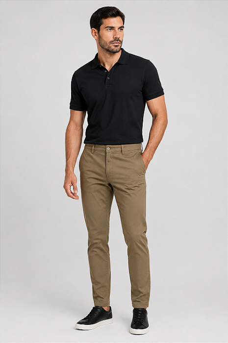 Calça Masculina de Sarja Sport Fino com Bolso Embutido Caqui