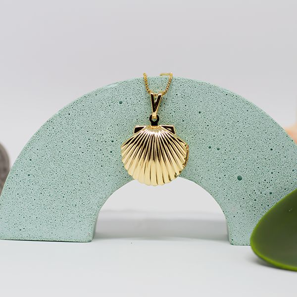 Colar Concha Dourada Relicário - Banhado Ouro 18k