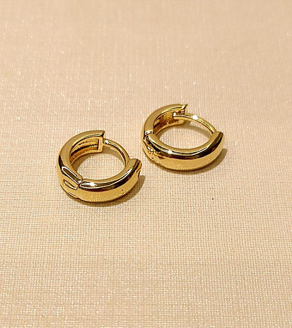 Brinco argola lisa M - Banhado a Ouro 18k