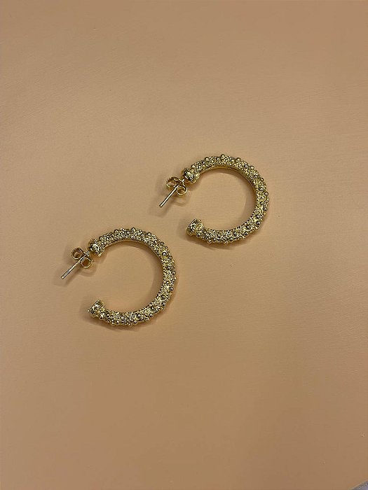 Brinco Carol de argola detalhado - Banhado a Ouro 18k