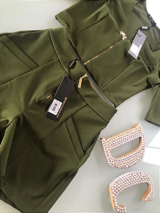 SHORTS COM ZIPER FRONTAL