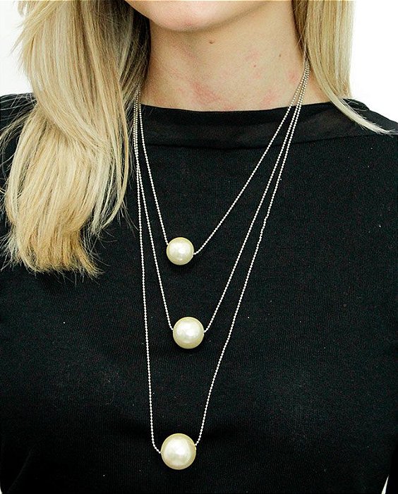 Colar de metal prateado com pérolas Pearl