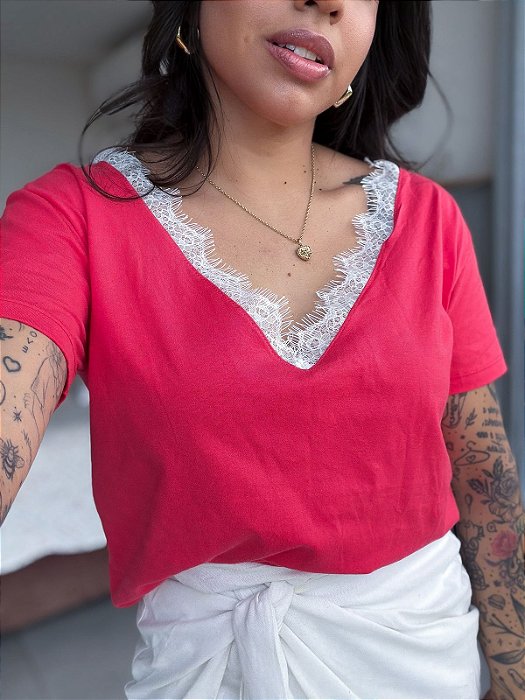 BLUSA GOLA V RENDA CHANTILLY
