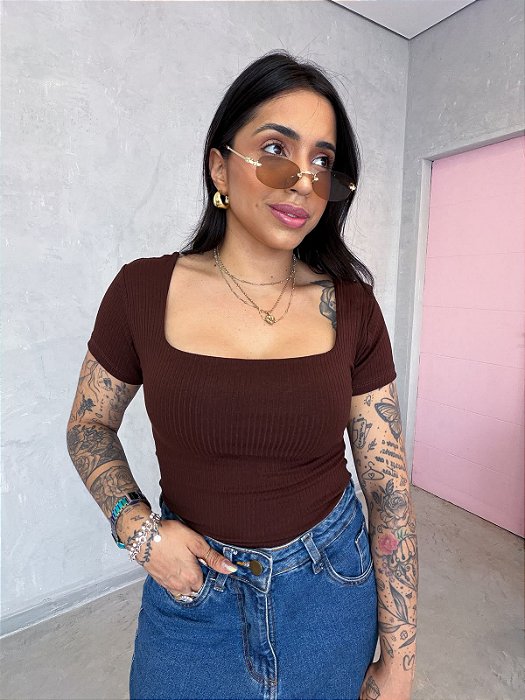 BODY CANELADO DECOTE QUADRADO COM MANGA