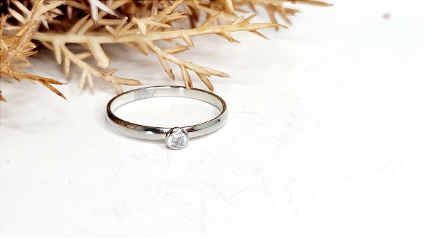 Anel Solitário Cravação Inglesa em Aço Inoxidável