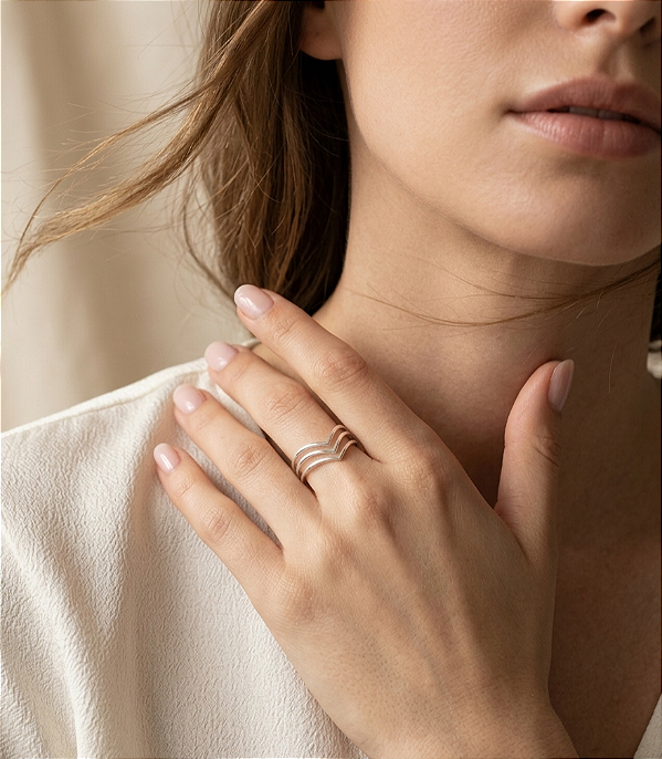 Anel de Prata 925 Triplo Aro V Chevron Geométrico